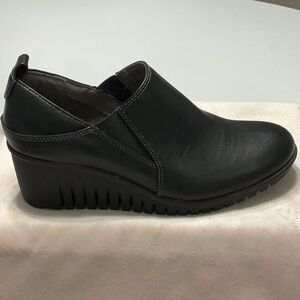 Euro Soft Black Wedge Shoes Sz 8 NWOT